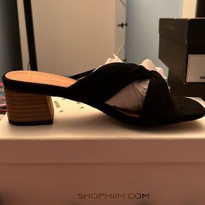 These are from Miracle Miles in the style Jackie. They’re a size 7.